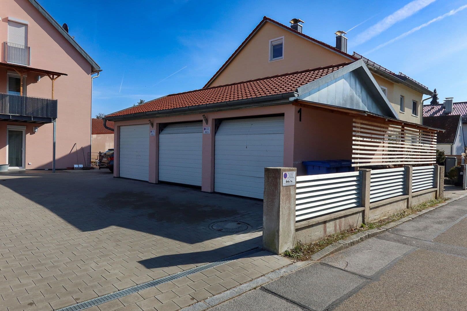 Predaj domu 287 m², pozemek 717 m², Neumarkt in der Oberpfalz, Bavorsko Predaj domu 287 m², pozemek 717 m², Neumarkt in der Oberpfalz, Bavorsko