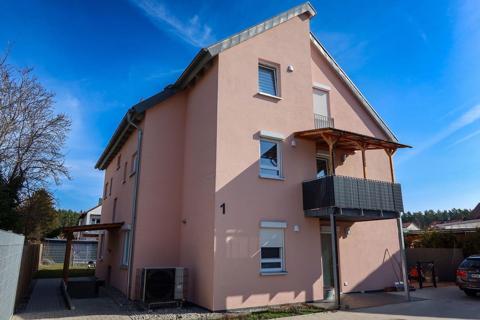 Predaj domu 287 m², pozemek 717 m², Neumarkt in der Oberpfalz, Bavorsko Predaj domu 287 m², pozemek 717 m², Neumarkt in der Oberpfalz, Bavorsko