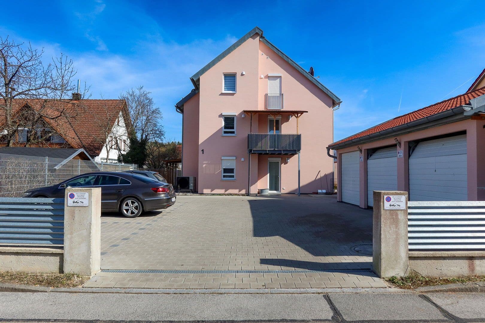 Predaj domu 287 m², pozemek 717 m², Neumarkt in der Oberpfalz, Bavorsko Predaj domu 287 m², pozemek 717 m², Neumarkt in der Oberpfalz, Bavorsko