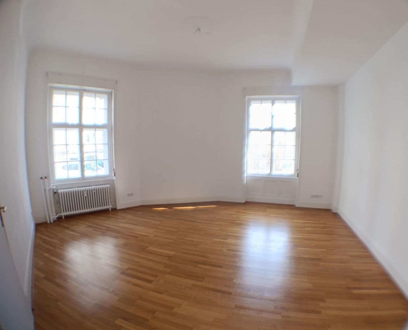 Prenájom bytu 2-izbový 81 m², Frankfurt am Main, Hesensko Prenájom bytu 2-izbový 81 m², Frankfurt am Main, Hesensko