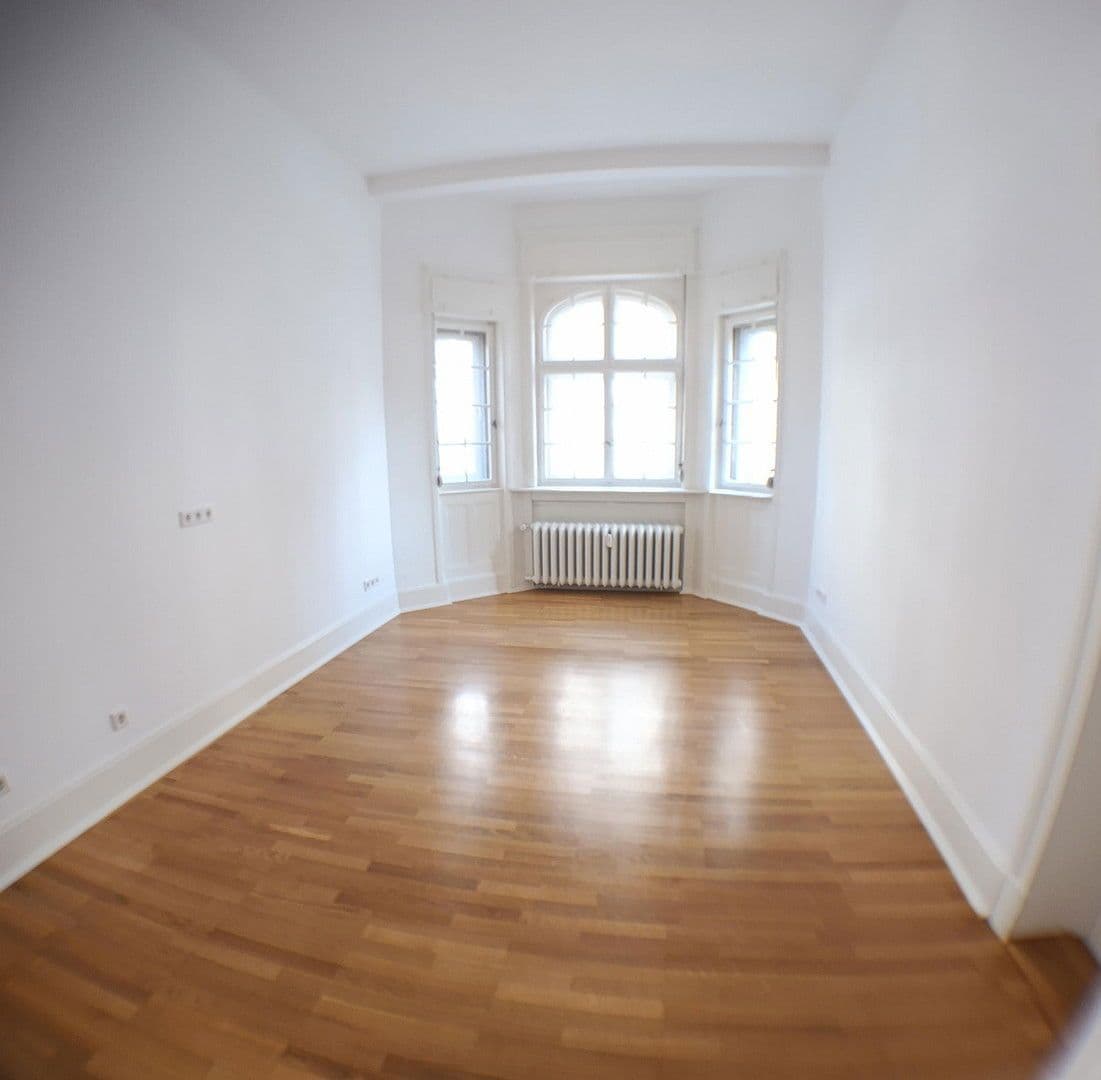 Prenájom bytu 2-izbový 81 m², Frankfurt am Main, Hesensko Prenájom bytu 2-izbový 81 m², Frankfurt am Main, Hesensko