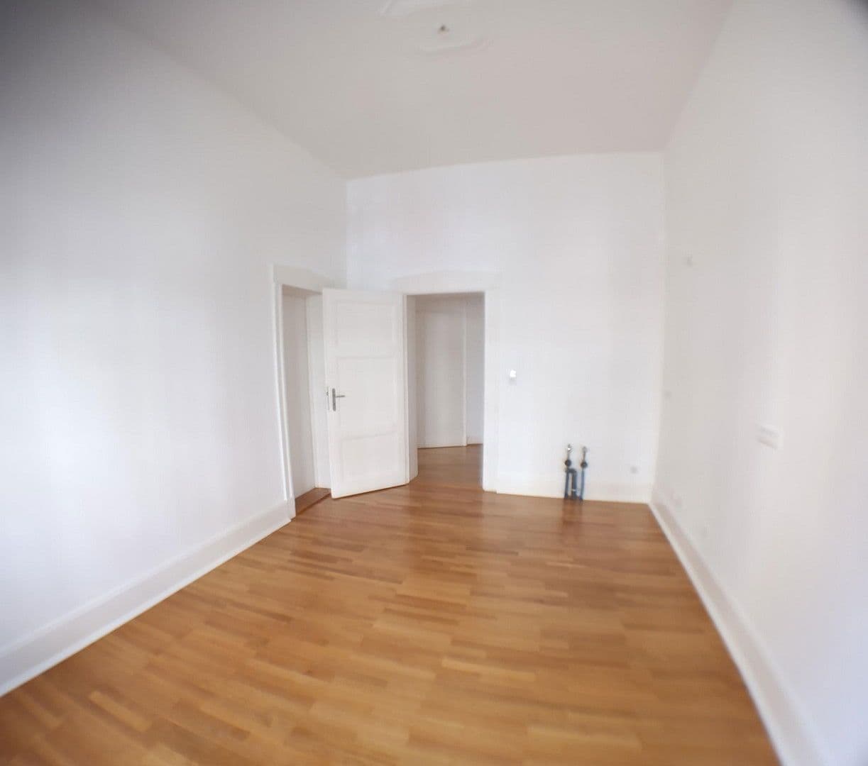 Prenájom bytu 2-izbový 81 m², Frankfurt am Main, Hesensko Prenájom bytu 2-izbový 81 m², Frankfurt am Main, Hesensko