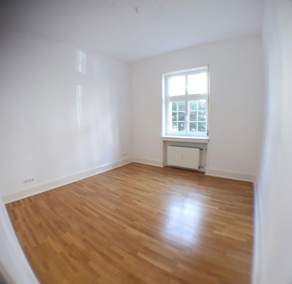 Prenájom bytu 2-izbový 81 m², Frankfurt am Main, Hesensko Prenájom bytu 2-izbový 81 m², Frankfurt am Main, Hesensko