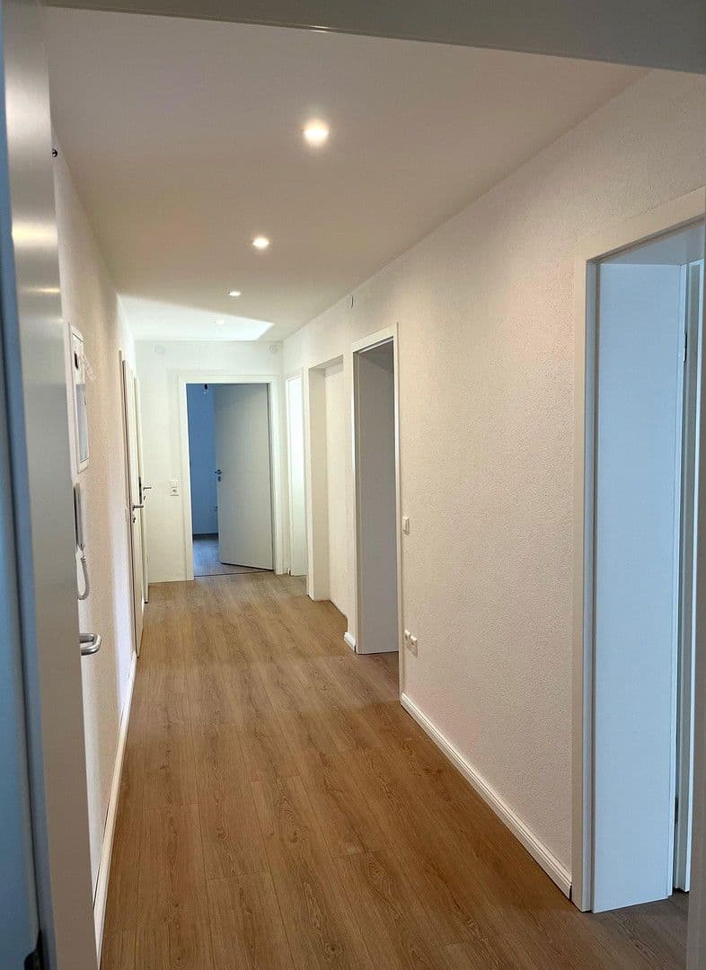 Prenájom bytu 4-izbový 105 m², Lessingstrasse 1, Singen (Hohentwiel), Bádensko-Wurttembersko Prenájom bytu 4-izbový 105 m², Lessingstrasse 1, Singen (Hohentwiel), Bádensko-Wurttembersko