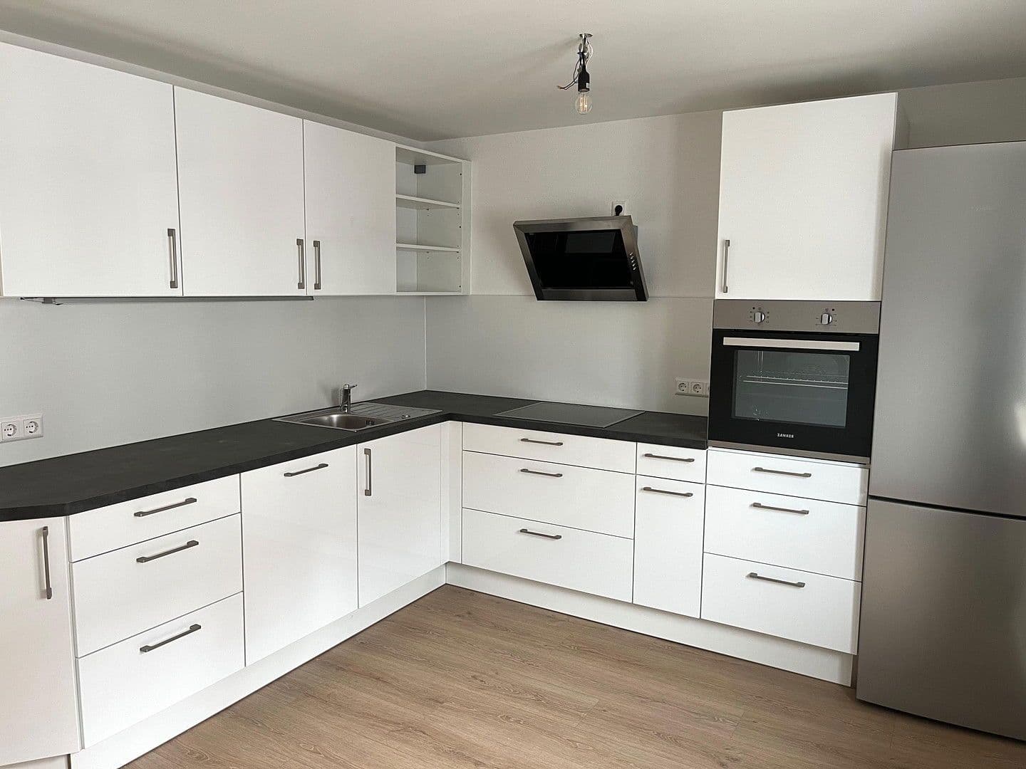 Prenájom bytu 4-izbový 105 m², Lessingstrasse 1, Singen (Hohentwiel), Bádensko-Wurttembersko Prenájom bytu 4-izbový 105 m², Lessingstrasse 1, Singen (Hohentwiel), Bádensko-Wurttembersko