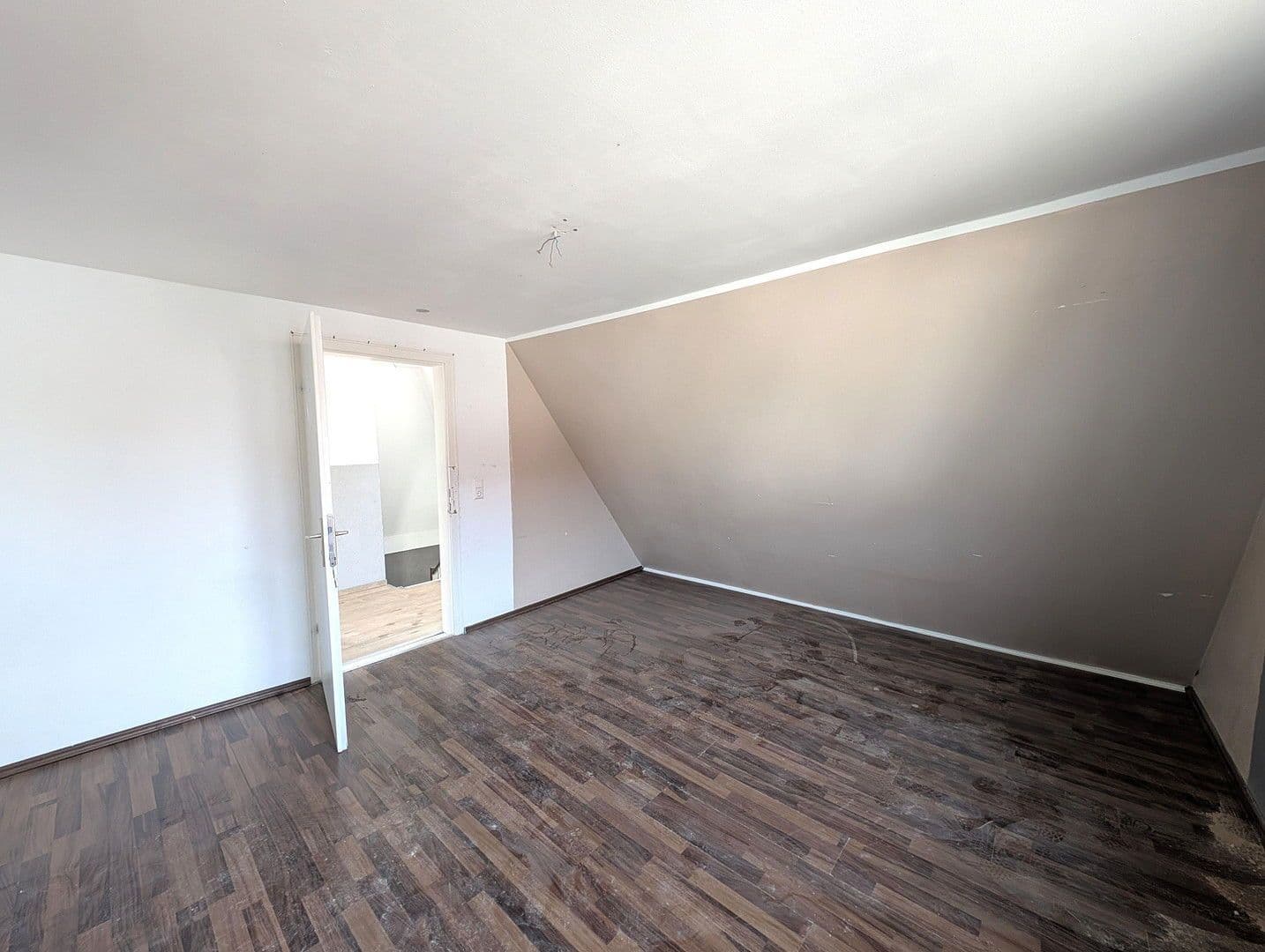 Predaj domu 106 m², pozemek 124 m², Kapellstraße 36, Heidenheim an der Brenz, Bádensko-Wurttembersko Predaj domu 106 m², pozemek 124 m², Kapellstraße 36, Heidenheim an der Brenz, Bádensko-Wurttembersko