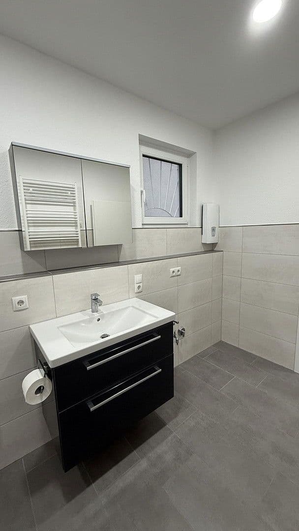 Prenájom bytu 5-izbový 117 m², Andernach, Porýnie-Falcko Prenájom bytu 5-izbový 117 m², Andernach, Porýnie-Falcko