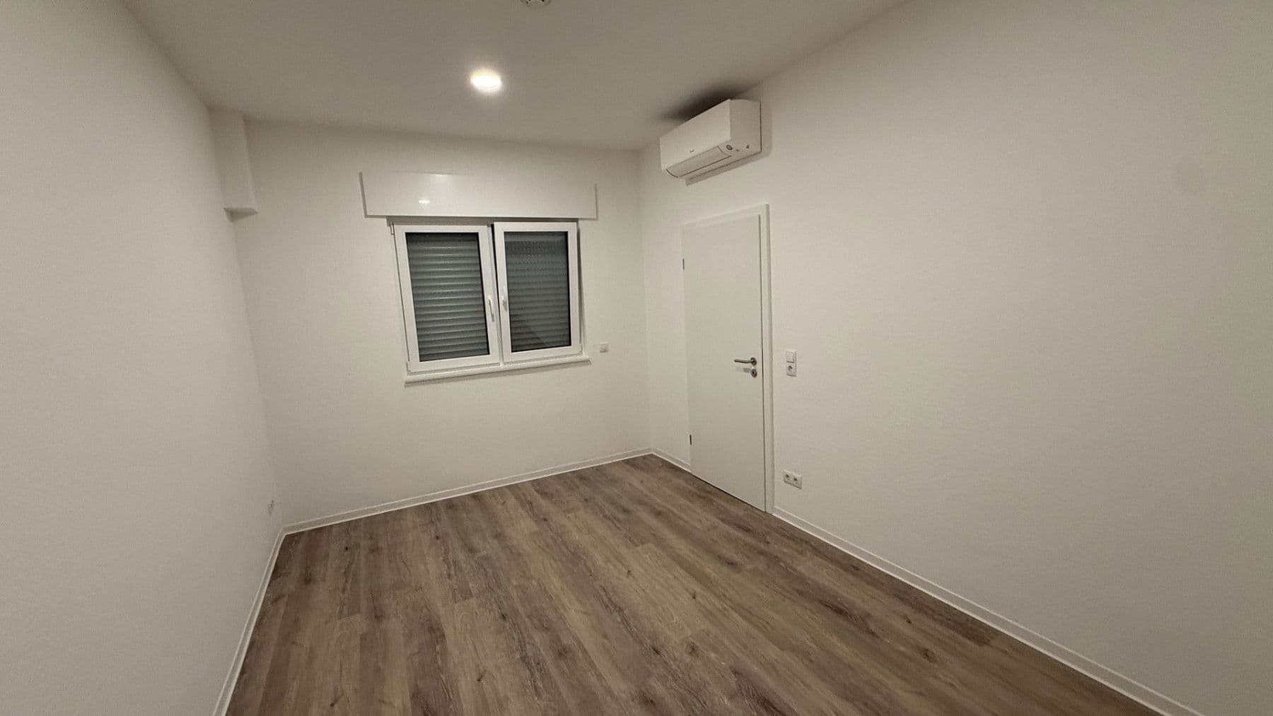 Prenájom bytu 5-izbový 117 m², Andernach, Porýnie-Falcko Prenájom bytu 5-izbový 117 m², Andernach, Porýnie-Falcko