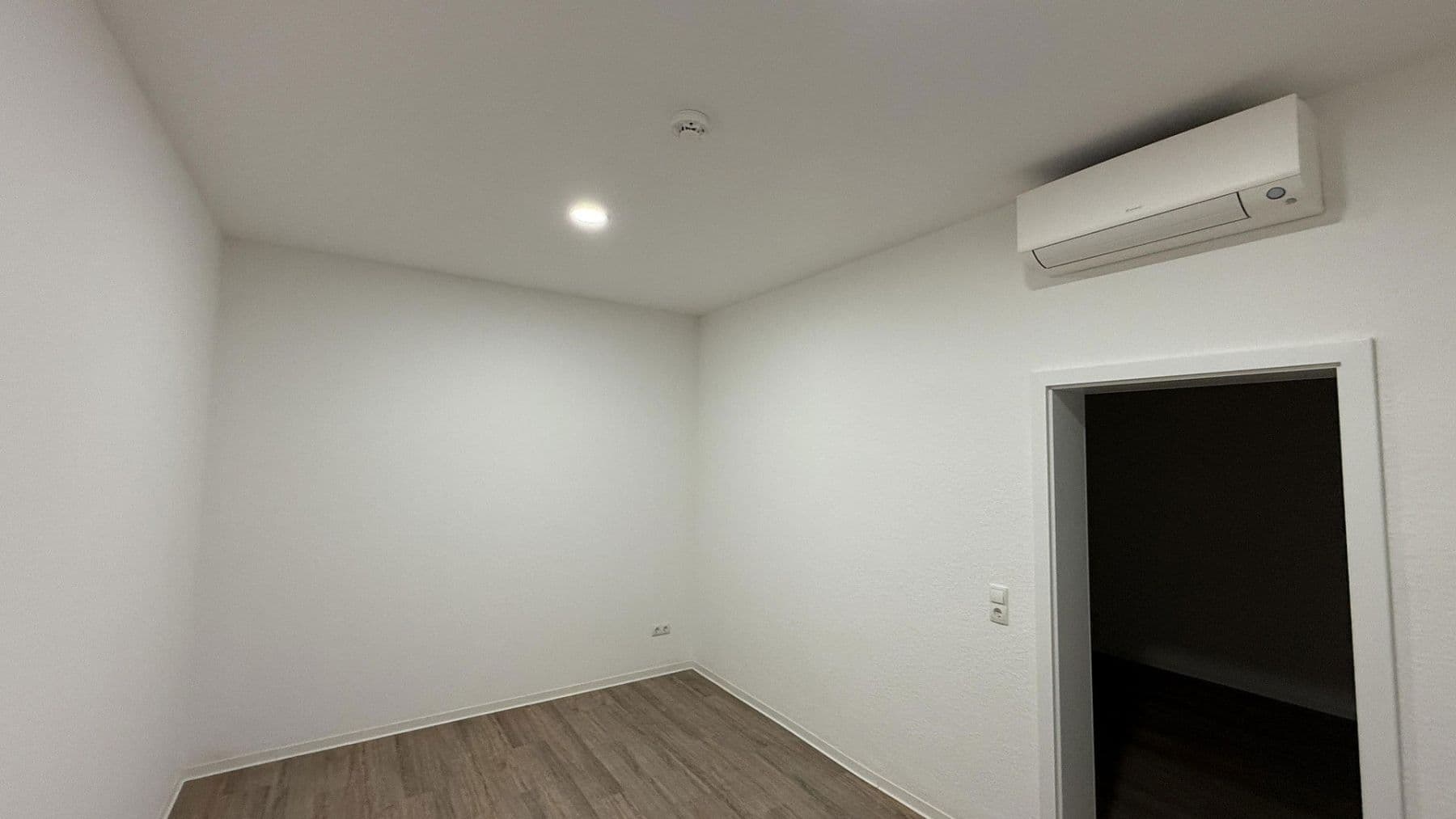 Prenájom bytu 5-izbový 117 m², Andernach, Porýnie-Falcko Prenájom bytu 5-izbový 117 m², Andernach, Porýnie-Falcko