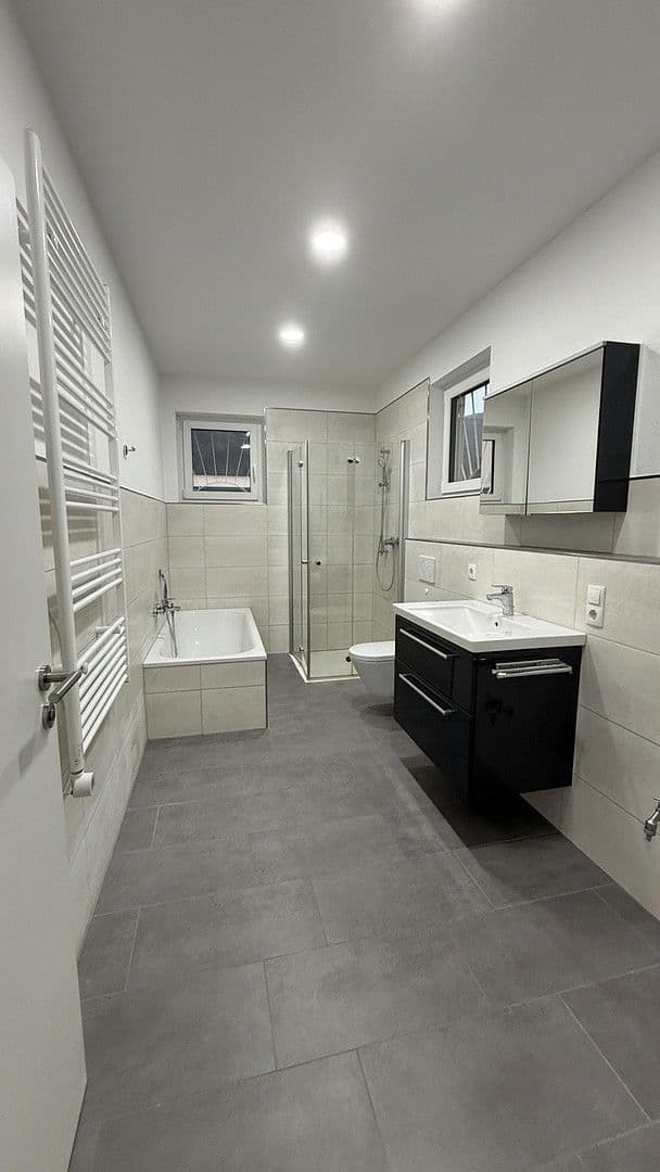 Prenájom bytu 5-izbový 117 m², Andernach, Porýnie-Falcko Prenájom bytu 5-izbový 117 m², Andernach, Porýnie-Falcko