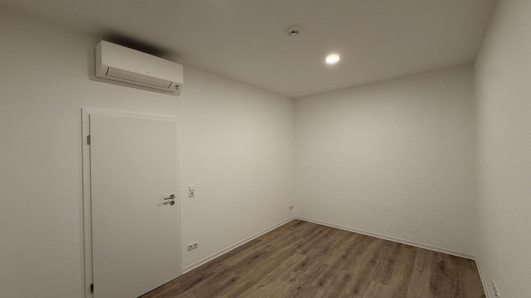 Prenájom bytu 5-izbový 117 m², Andernach, Porýnie-Falcko Prenájom bytu 5-izbový 117 m², Andernach, Porýnie-Falcko