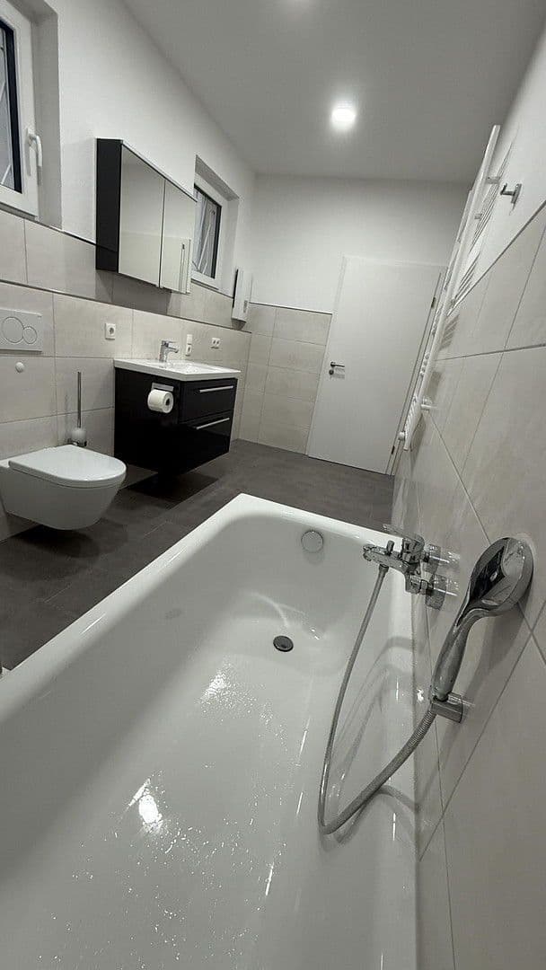 Prenájom bytu 5-izbový 117 m², Andernach, Porýnie-Falcko Prenájom bytu 5-izbový 117 m², Andernach, Porýnie-Falcko