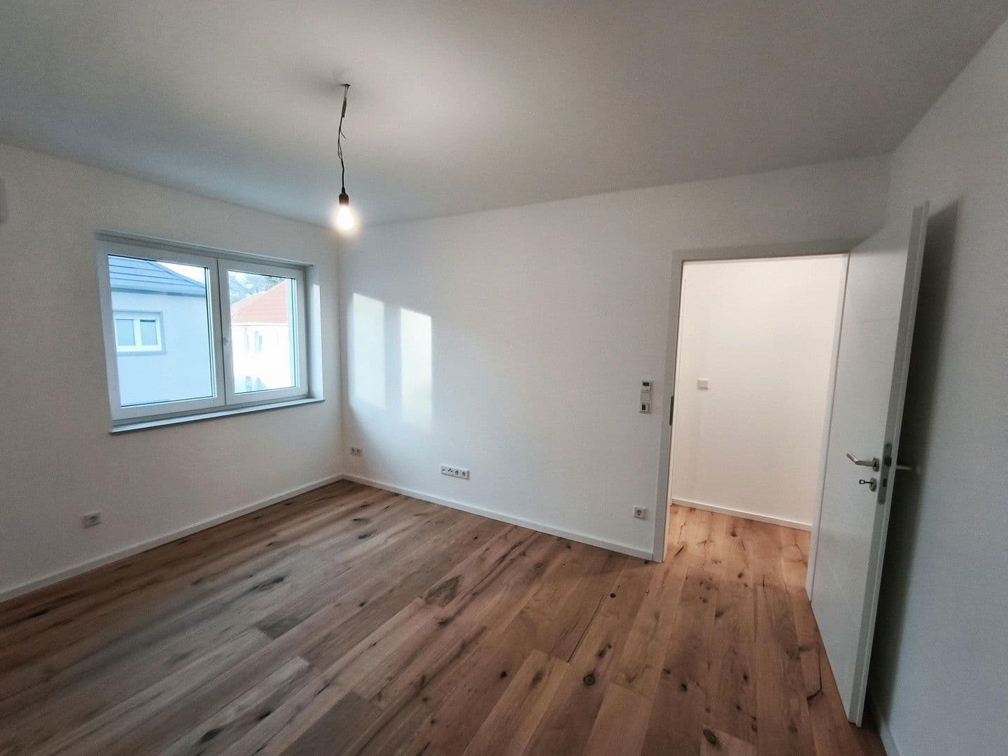 Prenájom bytu 3-izbový 71 m², Buchrainstraße 49, Frankfurt am Main, Hesensko Prenájom bytu 3-izbový 71 m², Buchrainstraße 49, Frankfurt am Main, Hesensko