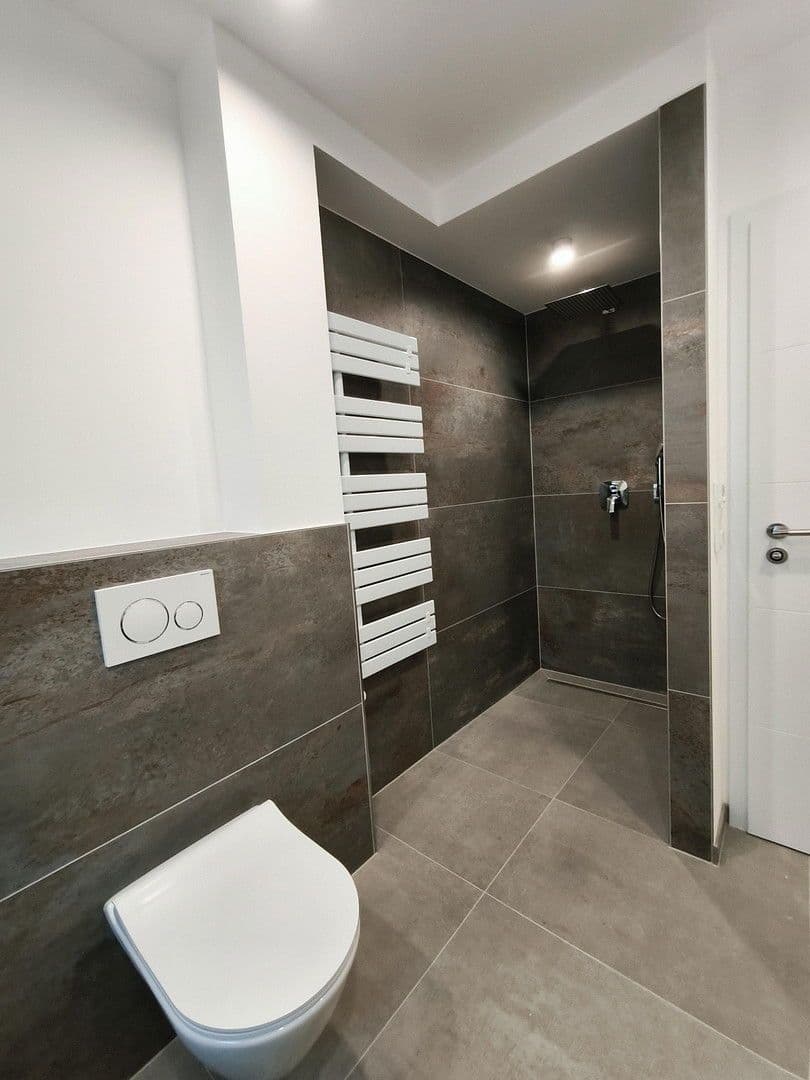 Prenájom bytu 3-izbový 71 m², Buchrainstraße 49, Frankfurt am Main, Hesensko Prenájom bytu 3-izbový 71 m², Buchrainstraße 49, Frankfurt am Main, Hesensko