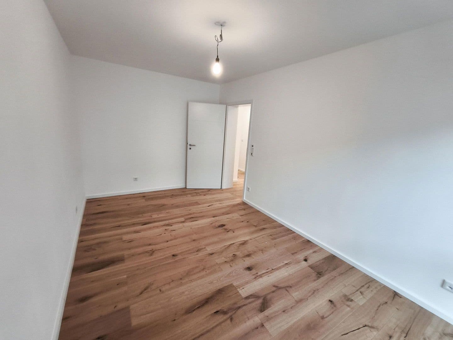 Prenájom bytu 3-izbový 71 m², Buchrainstraße 49, Frankfurt am Main, Hesensko Prenájom bytu 3-izbový 71 m², Buchrainstraße 49, Frankfurt am Main, Hesensko