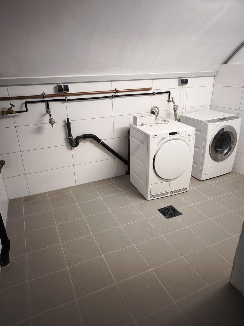 Prenájom bytu 3-izbový 71 m², Buchrainstraße 49, Frankfurt am Main, Hesensko Prenájom bytu 3-izbový 71 m², Buchrainstraße 49, Frankfurt am Main, Hesensko