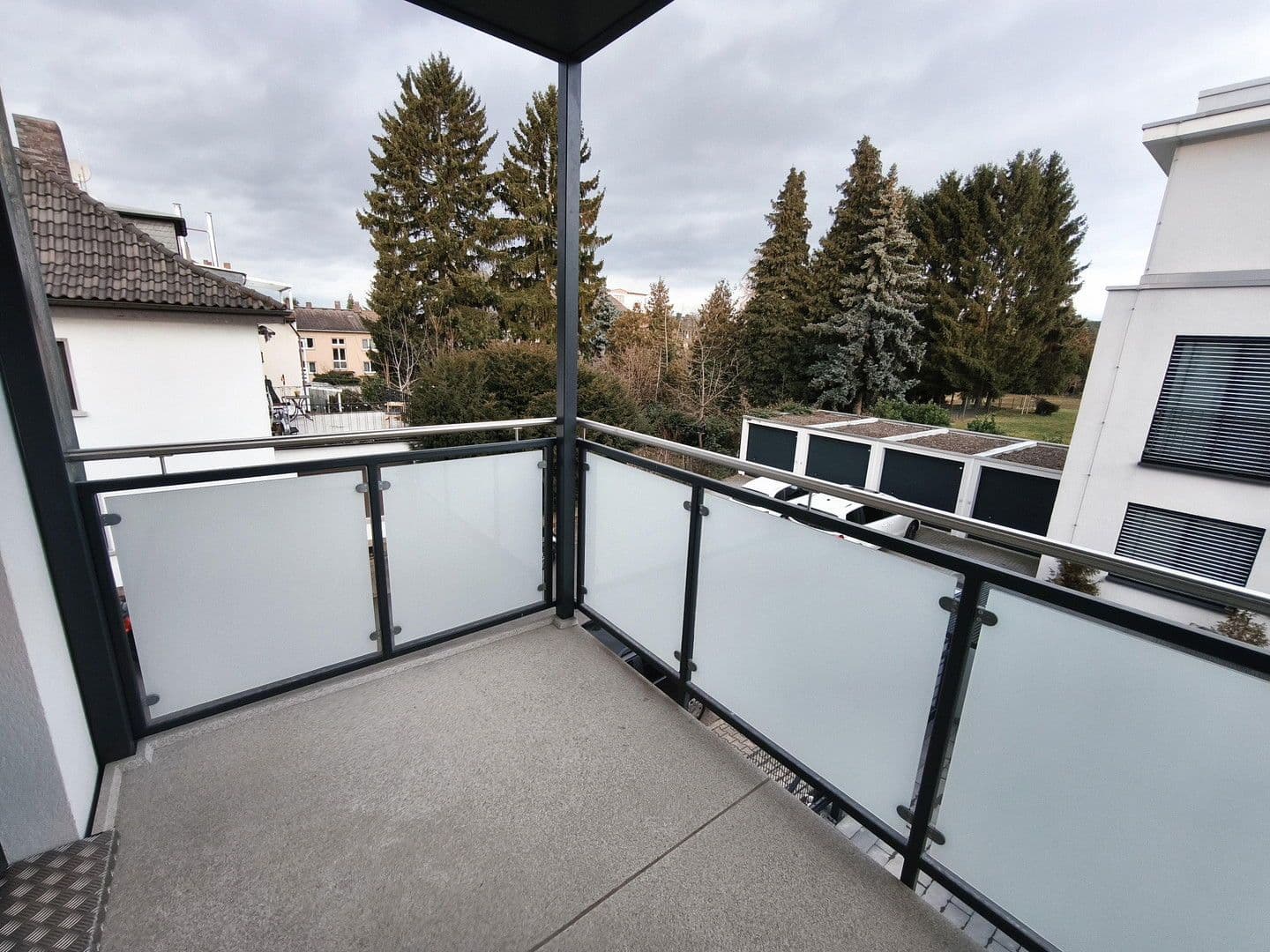 Prenájom bytu 3-izbový 71 m², Buchrainstraße 49, Frankfurt am Main, Hesensko Prenájom bytu 3-izbový 71 m², Buchrainstraße 49, Frankfurt am Main, Hesensko