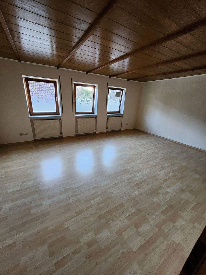 Prenájom bytu 4-izbový 110 m², Schöllnach, Bavorsko Prenájom bytu 4-izbový 110 m², Schöllnach, Bavorsko