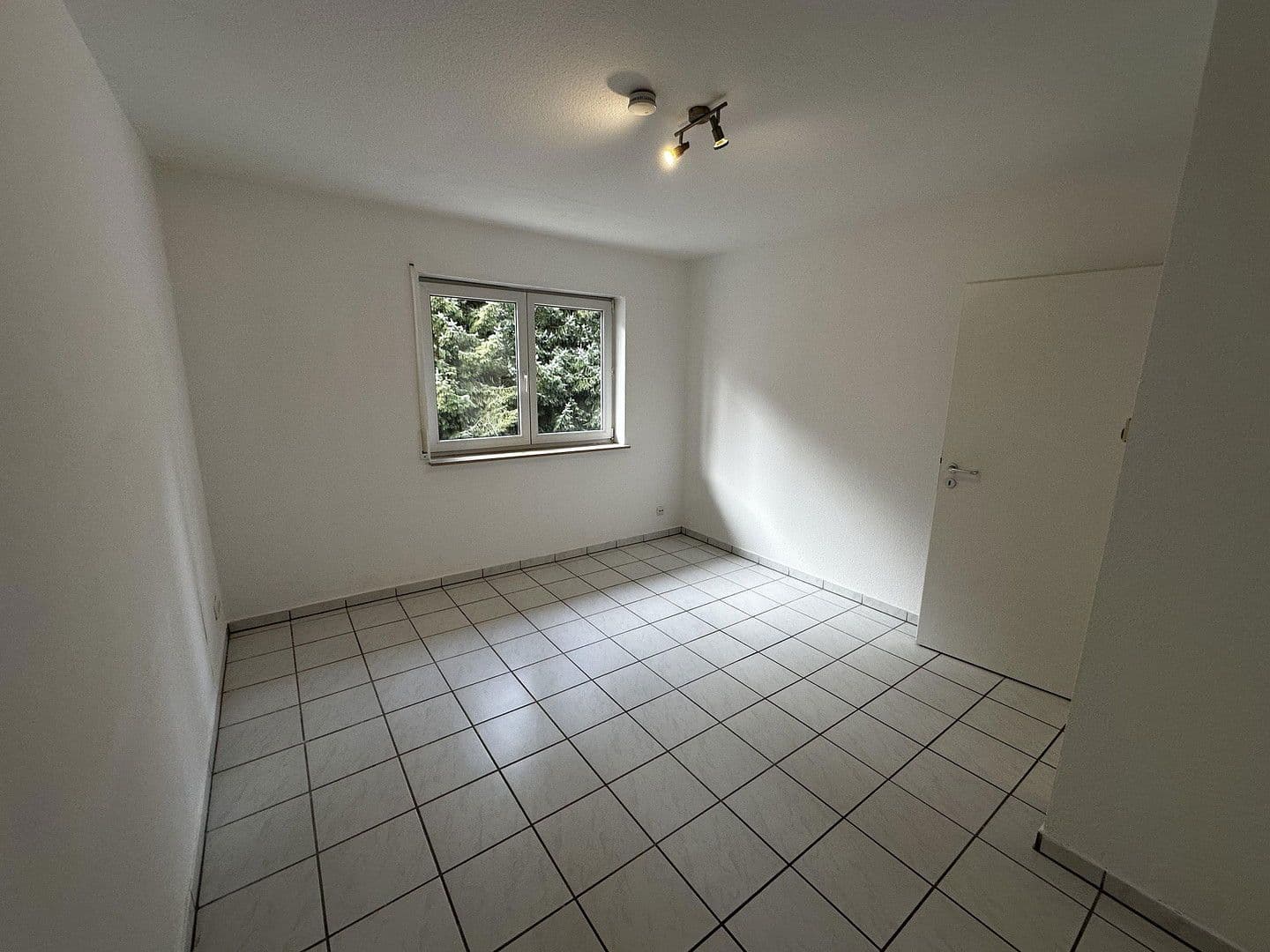 Prenájom bytu 3-izbový 85 m², Bensheim, Hesensko Prenájom bytu 3-izbový 85 m², Bensheim, Hesensko