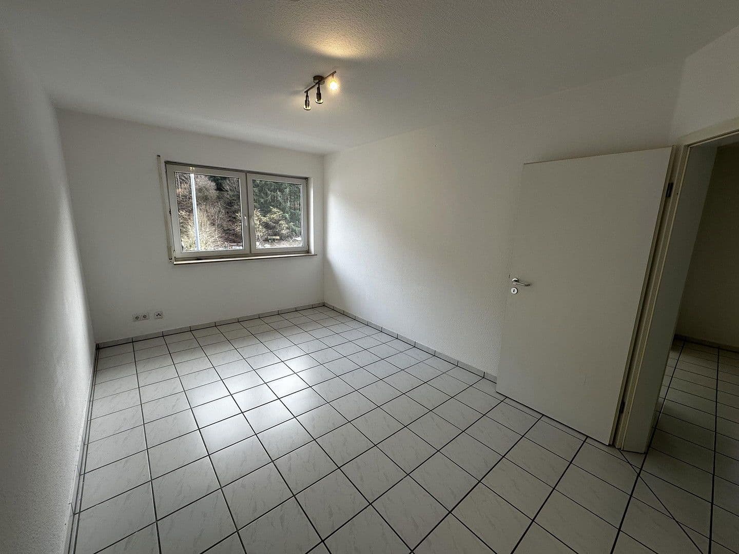 Prenájom bytu 3-izbový 85 m², Bensheim, Hesensko Prenájom bytu 3-izbový 85 m², Bensheim, Hesensko