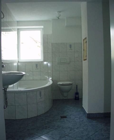 Predaj domu 270 m², pozemek 416 m², Dorfstr. 13, Vöhringen, Bádensko-Wurttembersko Predaj domu 270 m², pozemek 416 m², Dorfstr. 13, Vöhringen, Bádensko-Wurttembersko