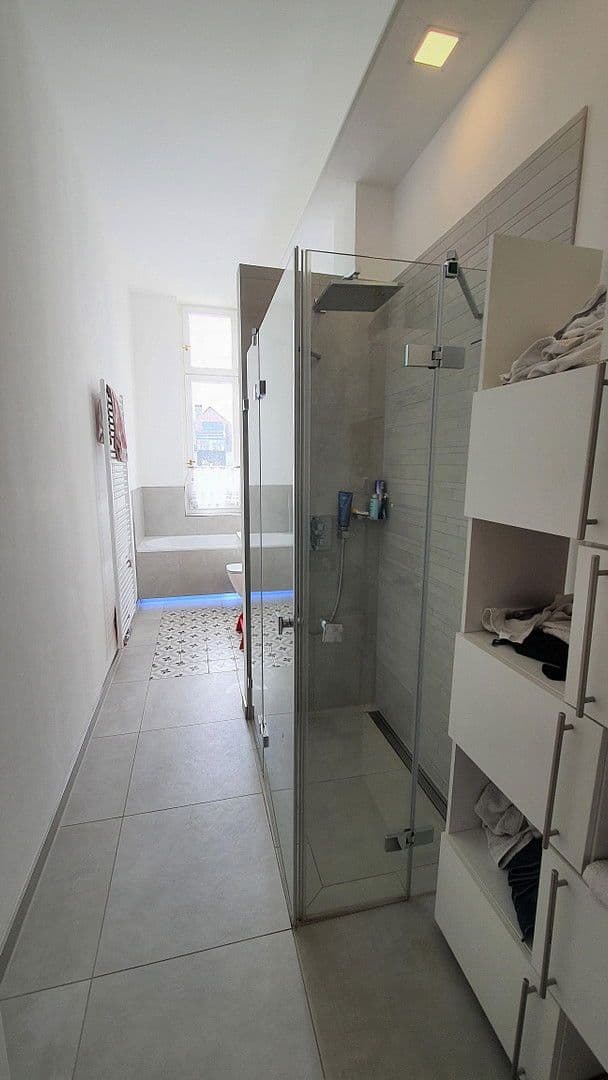 Prenájom bytu 7-izbový 200 m², Berlin, Berlín Prenájom bytu 7-izbový 200 m², Berlin, Berlín