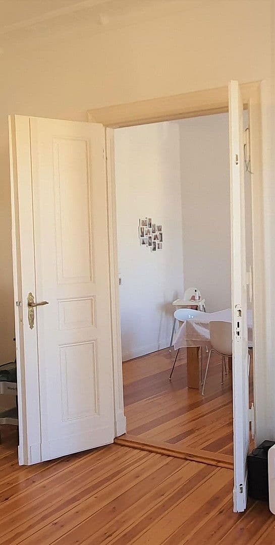 Prenájom bytu 7-izbový 200 m², Berlin, Berlín Prenájom bytu 7-izbový 200 m², Berlin, Berlín