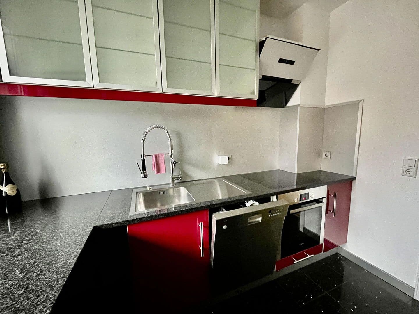 Prenájom bytu 2-izbový 75 m², Krefeld, Severné Porýnie - Westfálsko Prenájom bytu 2-izbový 75 m², Krefeld, Severné Porýnie - Westfálsko