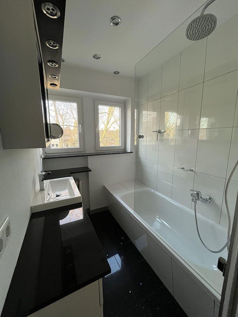 Prenájom bytu 2-izbový 75 m², Krefeld, Severné Porýnie - Westfálsko Prenájom bytu 2-izbový 75 m², Krefeld, Severné Porýnie - Westfálsko