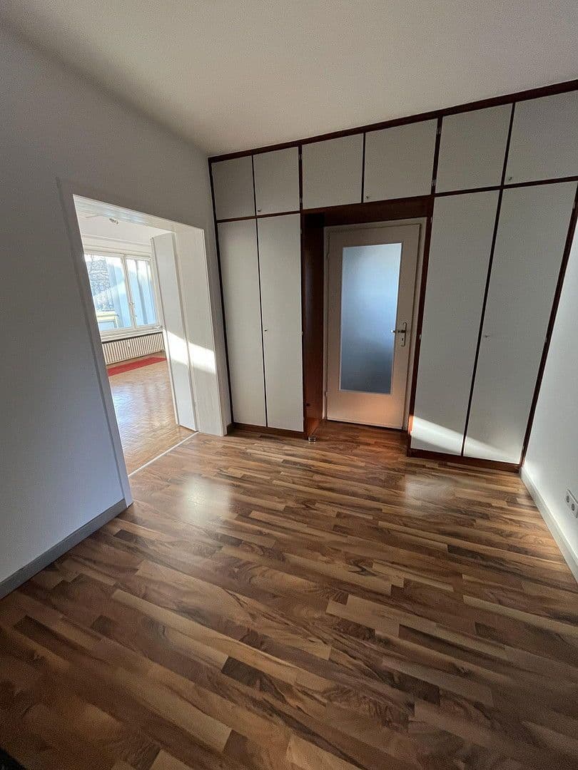 Prenájom bytu 2-izbový 75 m², Krefeld, Severné Porýnie - Westfálsko Prenájom bytu 2-izbový 75 m², Krefeld, Severné Porýnie - Westfálsko