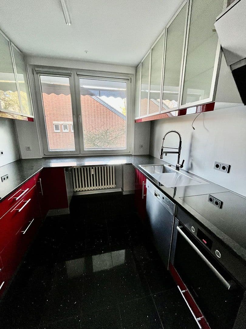 Prenájom bytu 2-izbový 75 m², Krefeld, Severné Porýnie - Westfálsko Prenájom bytu 2-izbový 75 m², Krefeld, Severné Porýnie - Westfálsko