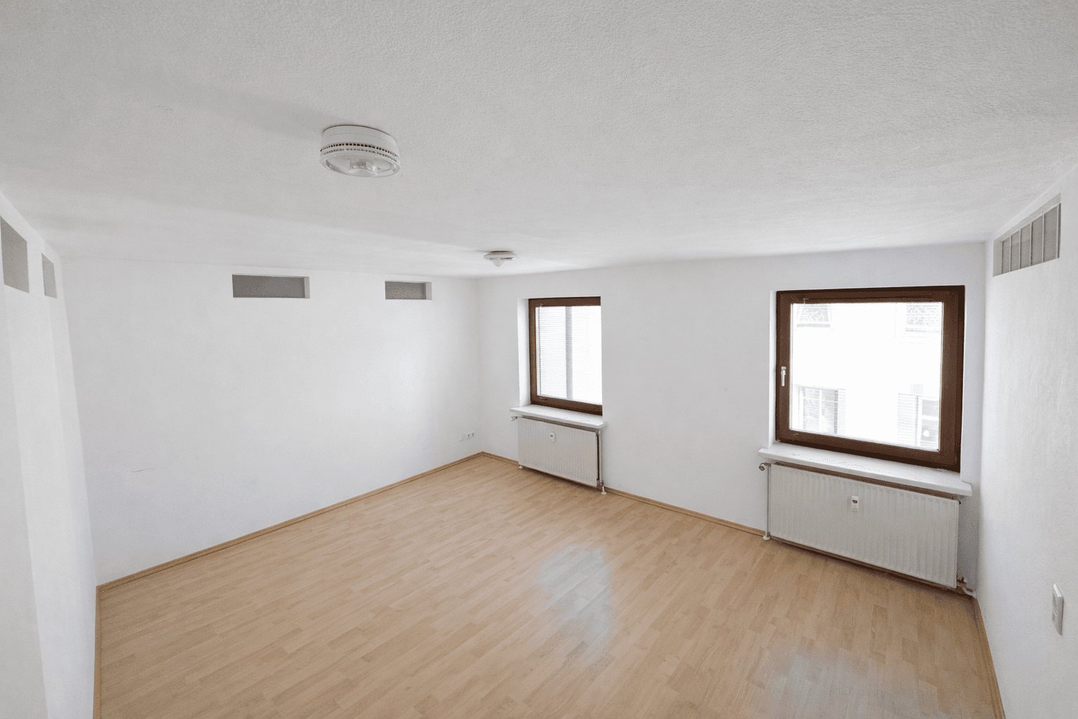 Prenájom bytu 4-izbový 110 m², Ebersbergerstraße 6, Rosenheim, Bavorsko Prenájom bytu 4-izbový 110 m², Ebersbergerstraße 6, Rosenheim, Bavorsko