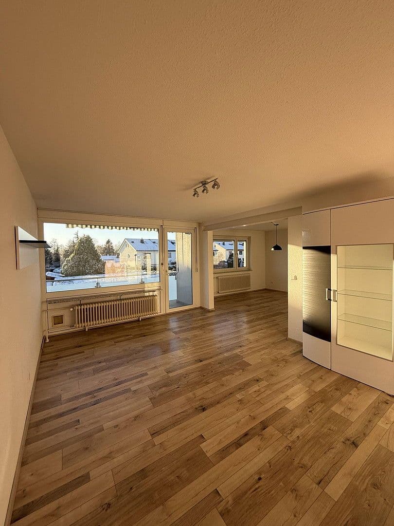 Prenájom bytu 2-izbový 63 m², Friedrichshafen, Bádensko-Wurttembersko Prenájom bytu 2-izbový 63 m², Friedrichshafen, Bádensko-Wurttembersko