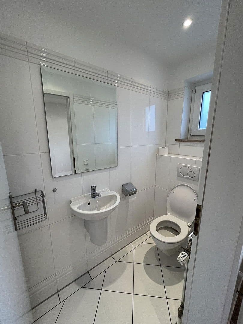 Prenájom domu 154 m², pozemek 414 m², Fürstenfeldbruck, Bavorsko Prenájom domu 154 m², pozemek 414 m², Fürstenfeldbruck, Bavorsko