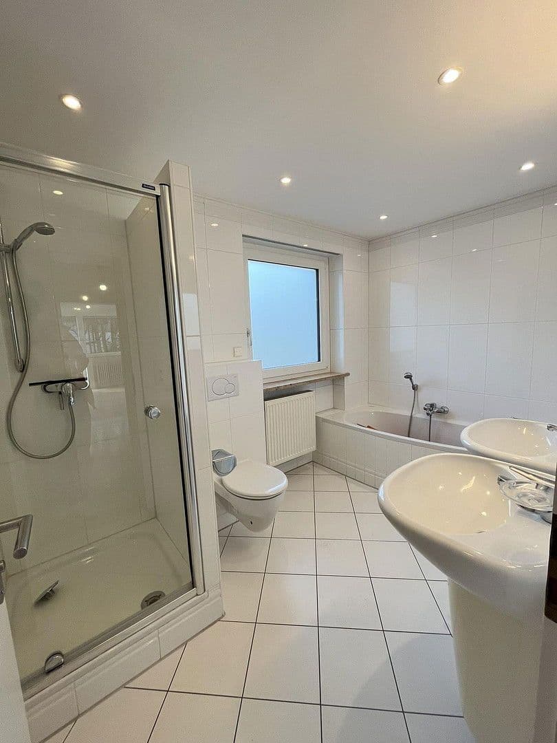 Prenájom domu 154 m², pozemek 414 m², Fürstenfeldbruck, Bavorsko Prenájom domu 154 m², pozemek 414 m², Fürstenfeldbruck, Bavorsko