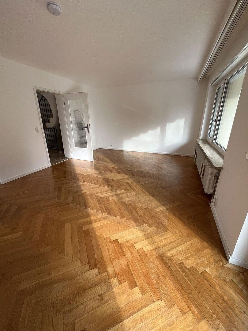 Prenájom domu 154 m², pozemek 414 m², Fürstenfeldbruck, Bavorsko Prenájom domu 154 m², pozemek 414 m², Fürstenfeldbruck, Bavorsko