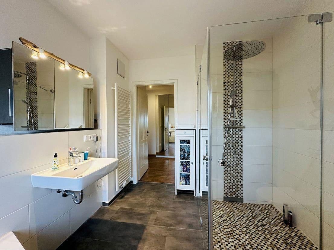 Predaj bytu 3-izbový 90 m², Inntalstraße 8, Brannenburg, Bavorsko Predaj bytu 3-izbový 90 m², Inntalstraße 8, Brannenburg, Bavorsko