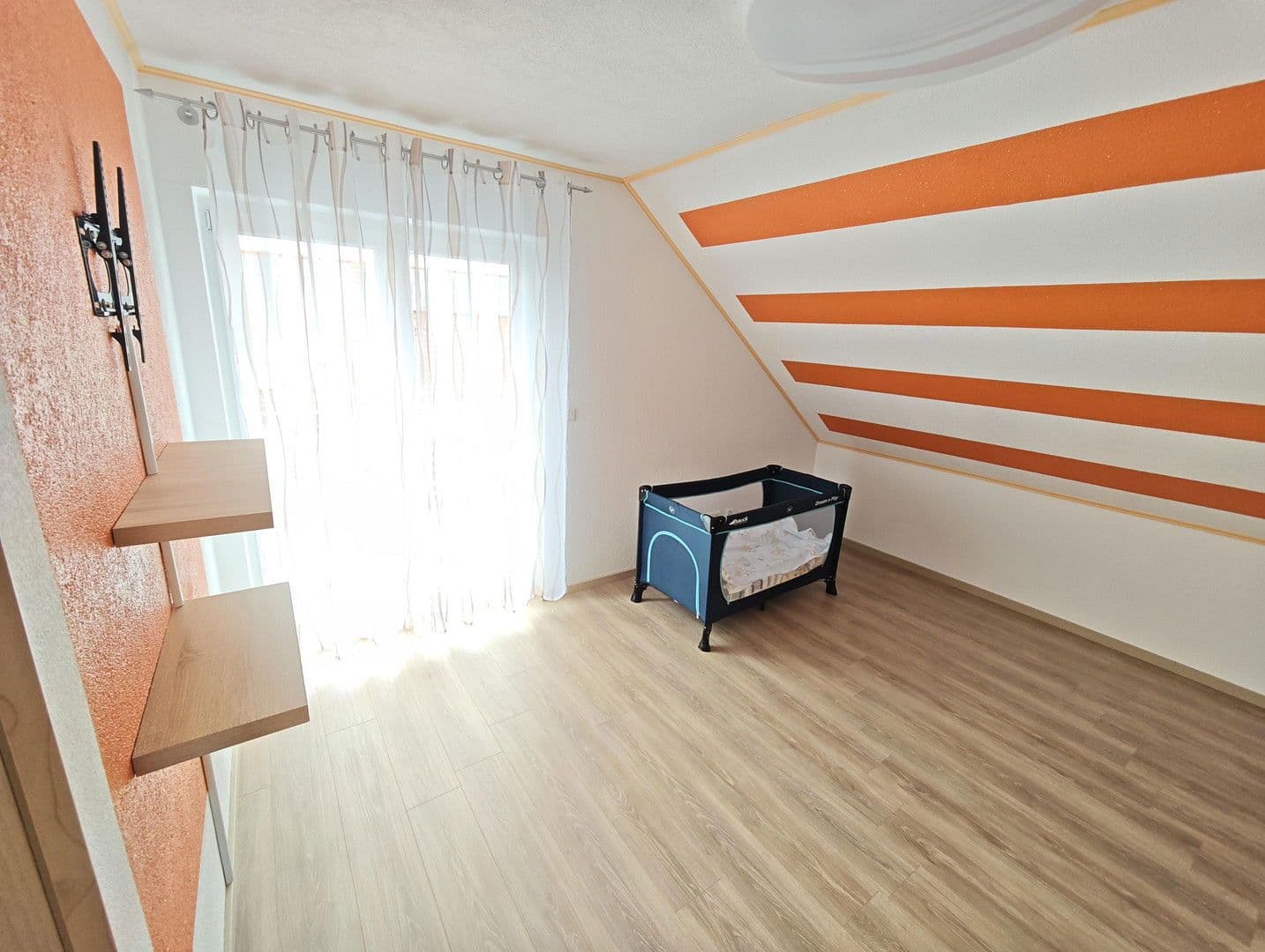 Predaj domu 133 m², pozemek 459 m², Eppingen, Bádensko-Wurttembersko Predaj domu 133 m², pozemek 459 m², Eppingen, Bádensko-Wurttembersko