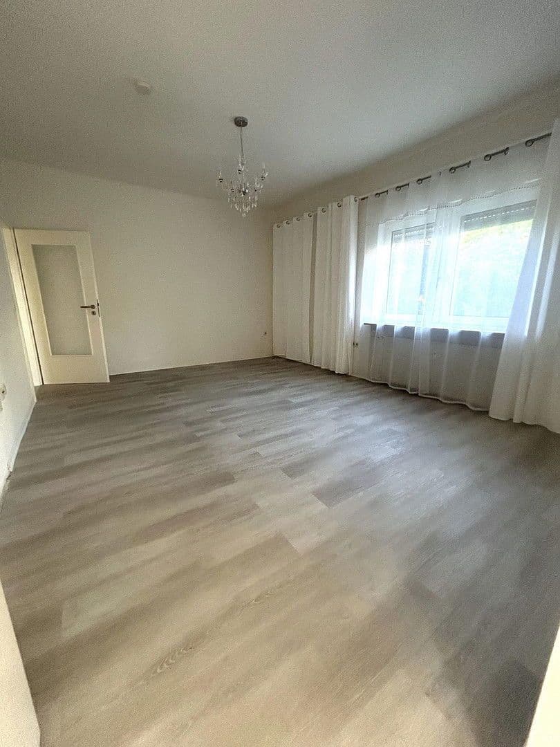 Predaj domu 410 m², pozemek 1.043 m², Bruchsal, Bádensko-Wurttembersko Predaj domu 410 m², pozemek 1.043 m², Bruchsal, Bádensko-Wurttembersko
