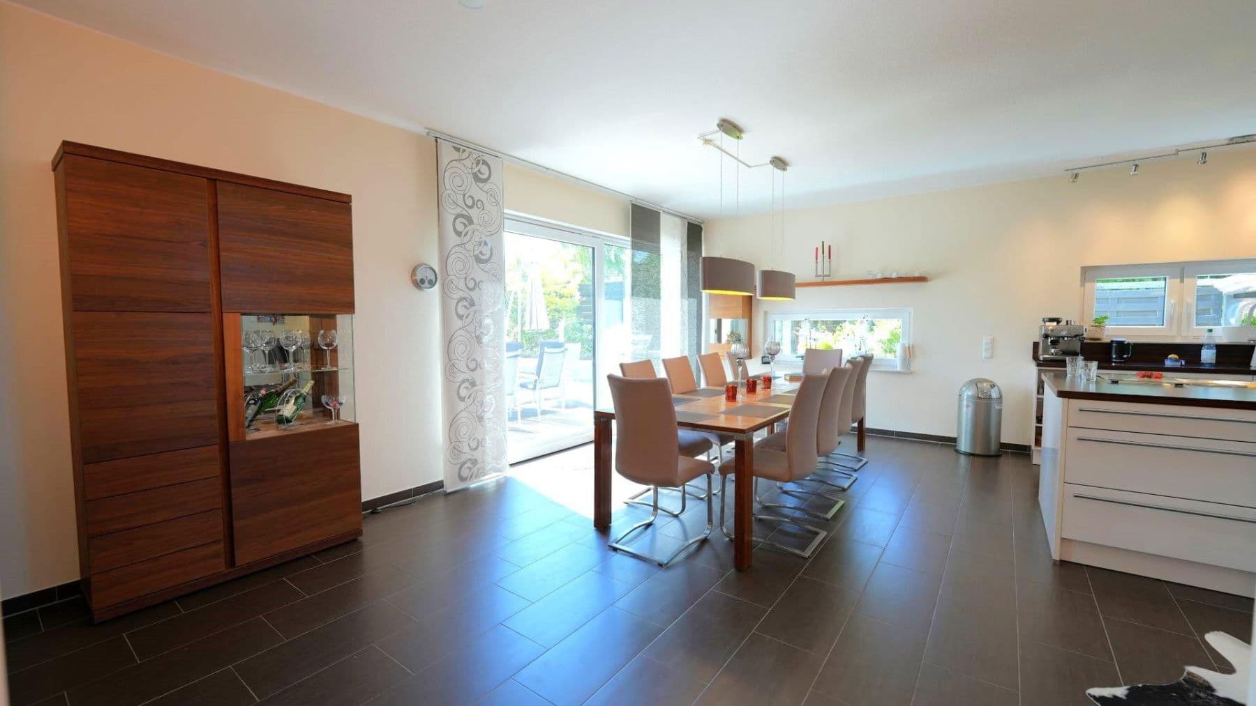 Predaj domu 268 m², pozemek 649 m², Barsinghausen, Dolné Sasko Predaj domu 268 m², pozemek 649 m², Barsinghausen, Dolné Sasko