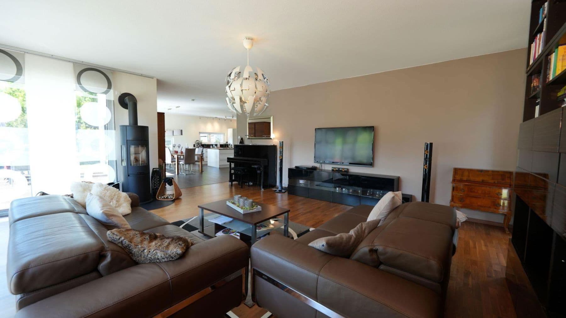 Predaj domu 268 m², pozemek 649 m², Barsinghausen, Dolné Sasko Predaj domu 268 m², pozemek 649 m², Barsinghausen, Dolné Sasko