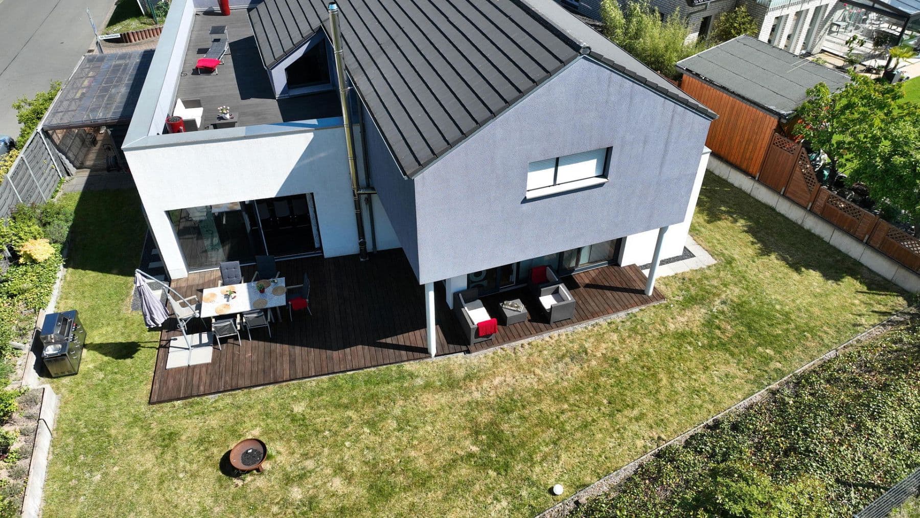 Predaj domu 268 m², pozemek 649 m², Barsinghausen, Dolné Sasko Predaj domu 268 m², pozemek 649 m², Barsinghausen, Dolné Sasko