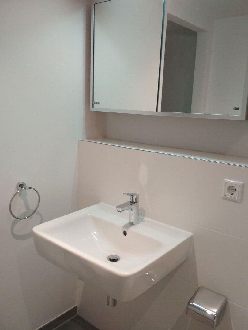 Prenájom bytu 1-izbový 46 m², Frankfurt am Main, Hesensko Prenájom bytu 1-izbový 46 m², Frankfurt am Main, Hesensko