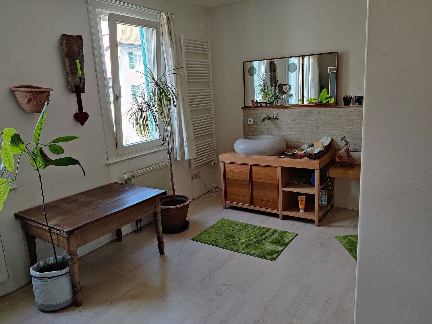 Prenájom bytu 4-izbový 160 m², Tübingen, Bádensko-Wurttembersko Prenájom bytu 4-izbový 160 m², Tübingen, Bádensko-Wurttembersko