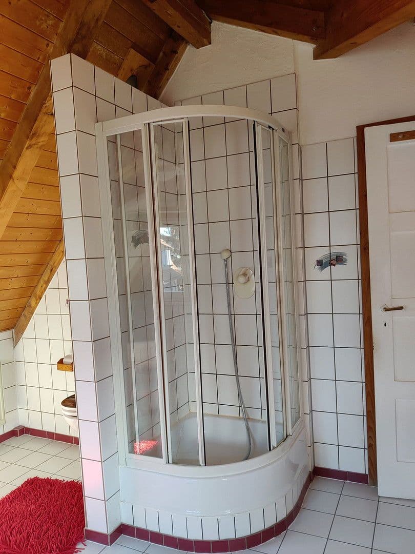 Prenájom bytu 4-izbový 160 m², Tübingen, Bádensko-Wurttembersko Prenájom bytu 4-izbový 160 m², Tübingen, Bádensko-Wurttembersko