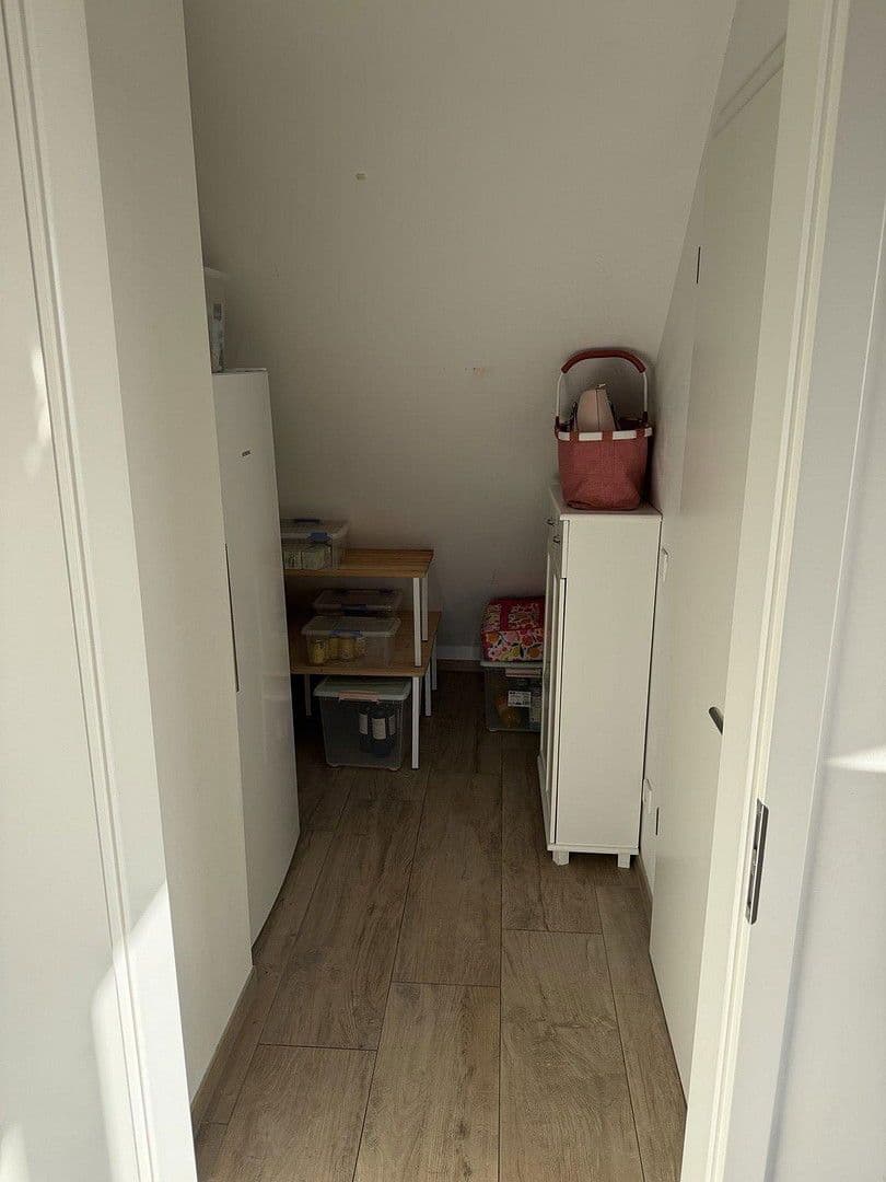 Prenájom bytu 5-izbový 135 m², Am Siefen 54, Solingen, Severné Porýnie - Westfálsko Prenájom bytu 5-izbový 135 m², Am Siefen 54, Solingen, Severné Porýnie - Westfálsko