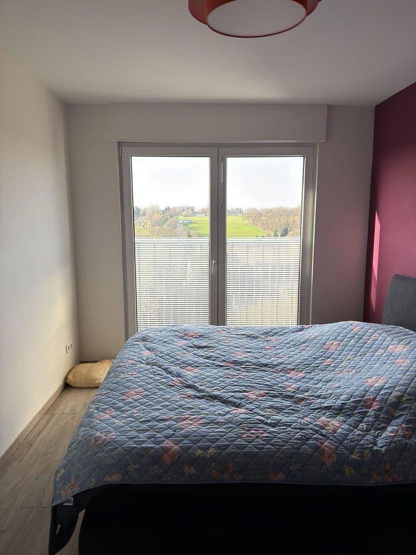 Prenájom bytu 5-izbový 135 m², Am Siefen 54, Solingen, Severné Porýnie - Westfálsko Prenájom bytu 5-izbový 135 m², Am Siefen 54, Solingen, Severné Porýnie - Westfálsko