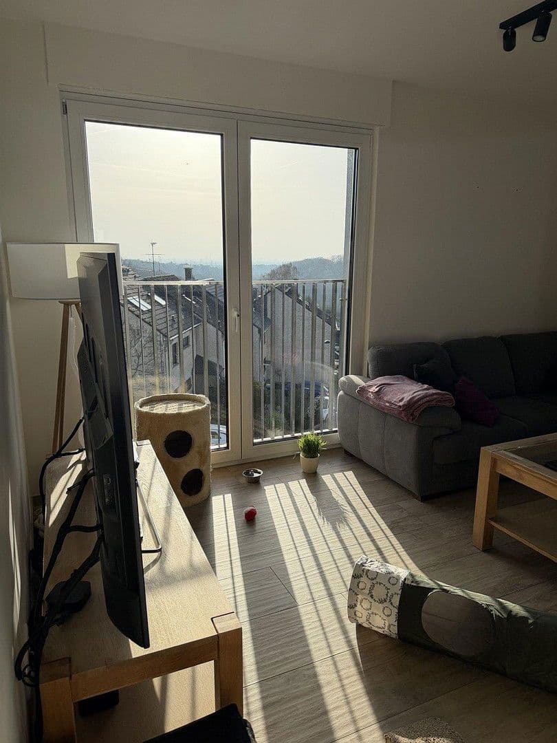 Prenájom bytu 5-izbový 135 m², Am Siefen 54, Solingen, Severné Porýnie - Westfálsko Prenájom bytu 5-izbový 135 m², Am Siefen 54, Solingen, Severné Porýnie - Westfálsko