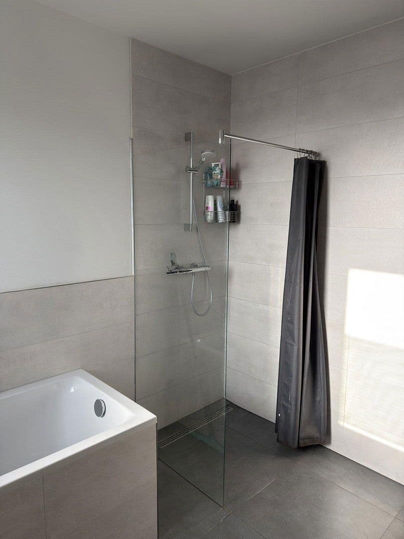 Prenájom bytu 5-izbový 135 m², Am Siefen 54, Solingen, Severné Porýnie - Westfálsko Prenájom bytu 5-izbový 135 m², Am Siefen 54, Solingen, Severné Porýnie - Westfálsko