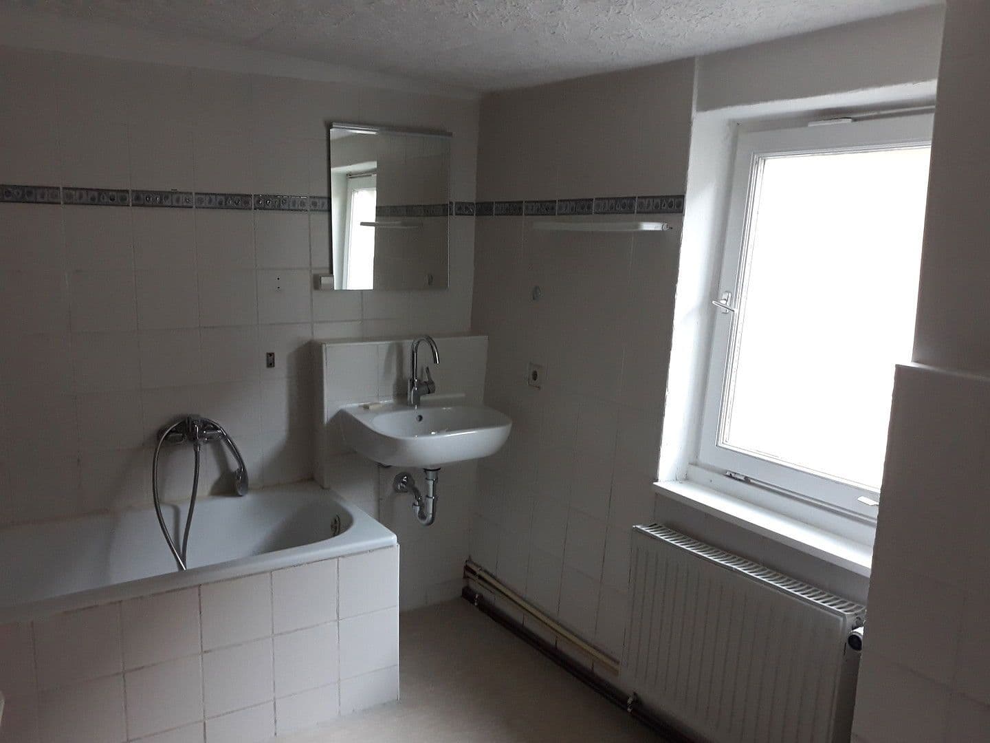 Prenájom bytu 5-izbový 105 m², Hechingen, Bádensko-Wurttembersko Prenájom bytu 5-izbový 105 m², Hechingen, Bádensko-Wurttembersko